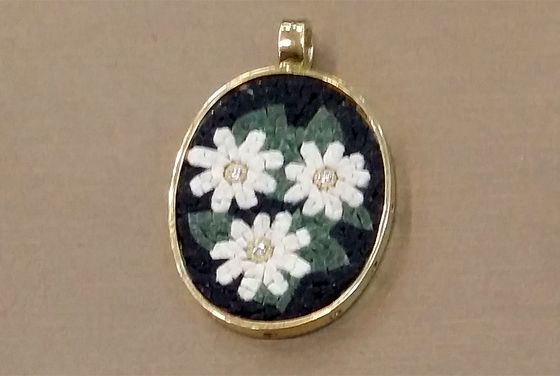Oval mosaic pendant with white flowers in a gold frame